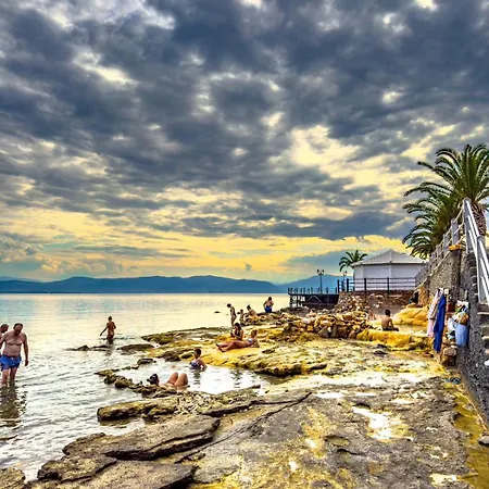 Grand Star Edipsos Ξενοδοχείο με διαμερίσματα 3*