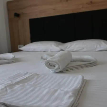 Ξενοδοχείο με διαμερίσματα Grand Star Edipsos